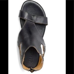 Soto Black leather Bed Stu Size 7